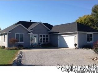 1004 E 1600 North Rd, Taylorville, IL 62568