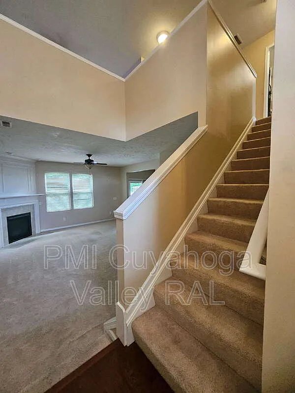 2 bed, 2.5 bath, 1622 sqft, $2,145 — Photo 2