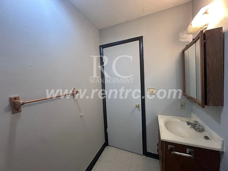 1005-4 Oak St — Photo 4