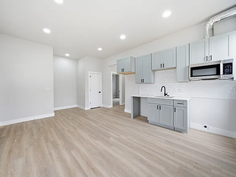 510 Erie Ave #101 — Photo 8