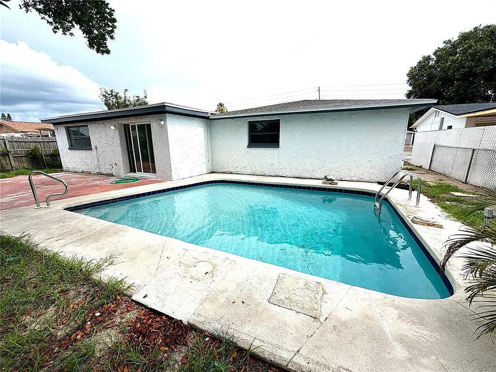 4 bed, 4.5 bath, 2226 sqft, $2,500 — Photo 4