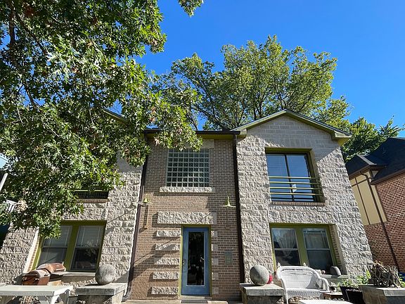 Art-deco-era 8 plex in the heart of Lakewood!
