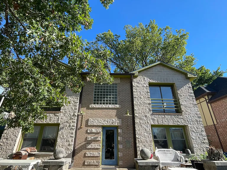 Art-deco-era 8-plex in the heart of Lakewood!