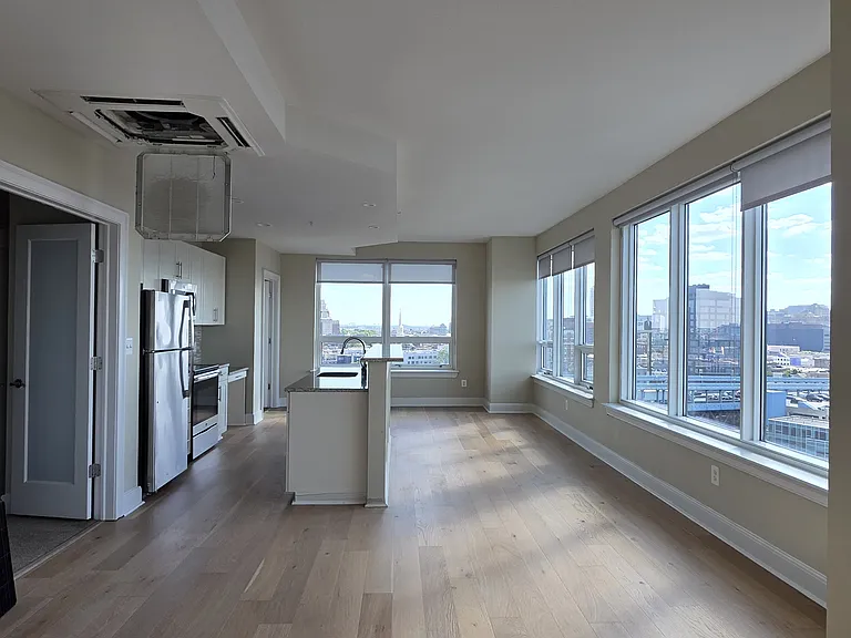 252 N Christopher Columbus Blvd #1602 — Photo 3