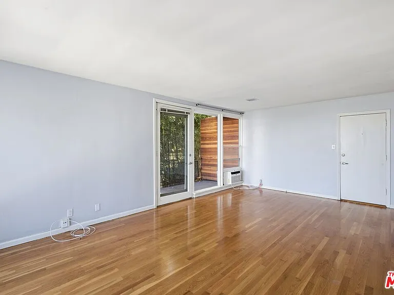 1155 N Clark St #1 — Photo 4