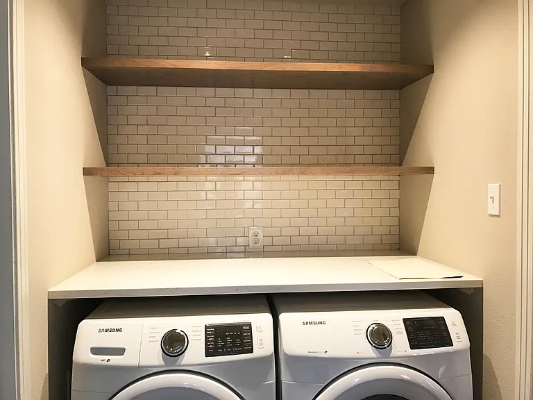 Washer/dryer and open shelving