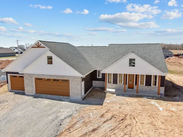 1053 Nutmeg Dr, De Pere, WI 54115