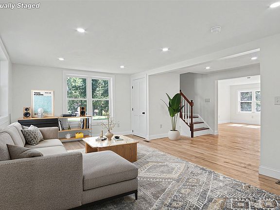 3rd image of 354 Banta Rd