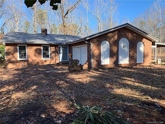 3rd image of 135 Homestead Ct