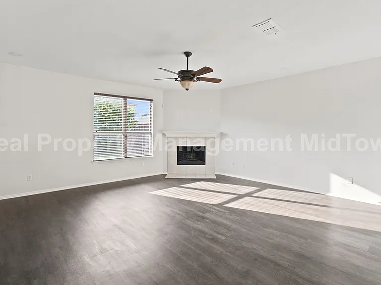 12620 Summerwood Dr — Photo 8