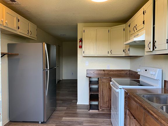 3rd image of 251 Perry Ln APT A