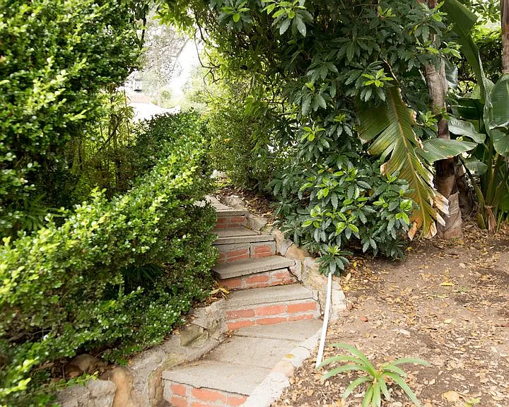 2604 Foothill Rd — Photo 53