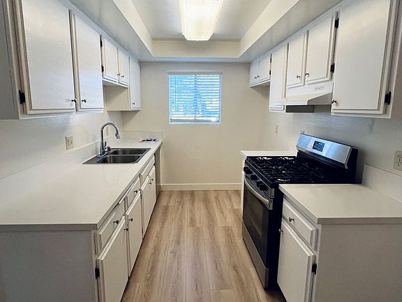 5th image of 2321 N Niagara St APT A