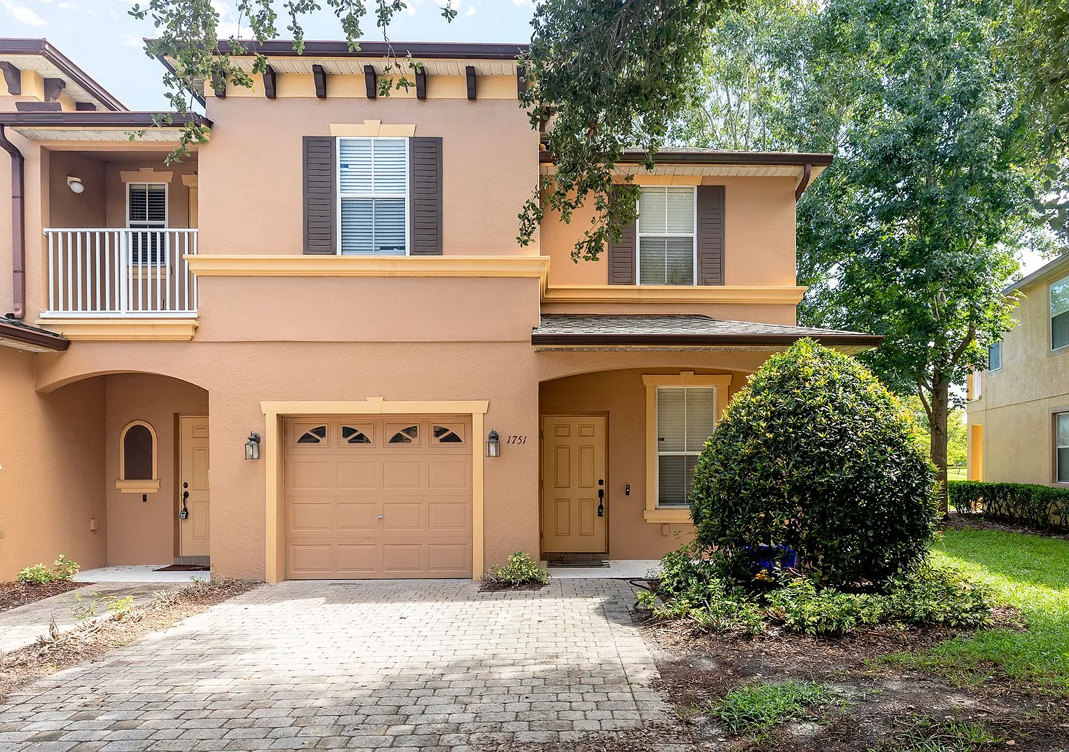 Super Location For This 2 Story 3 Bdrm Townhouse!! — Photo 4