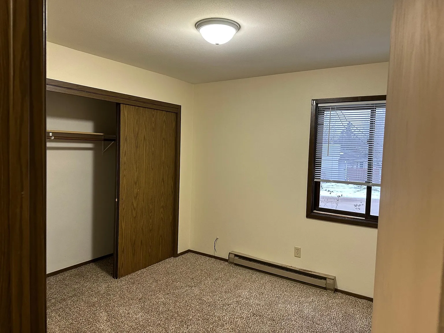 2 bed, 900 sqft, $900 — Photo 3