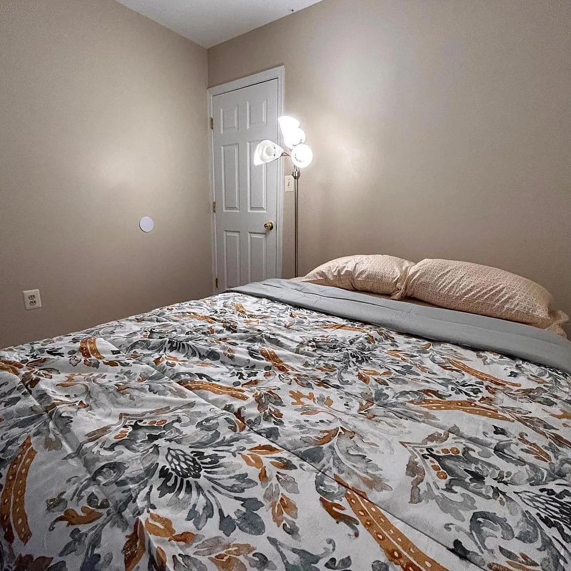 1 bed, 2288 sqft, $1,100 — Photo 4
