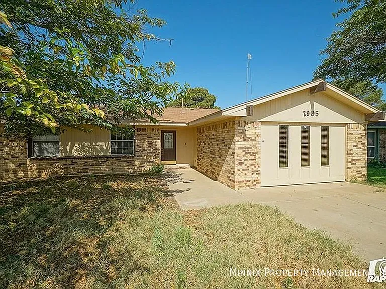 2905 Ventura Ave — Photo 2