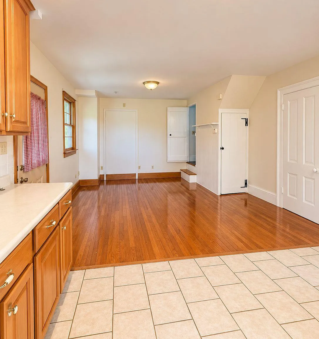 2 bed, 1.5 bath, 900 sqft, $2,200 — Photo 3
