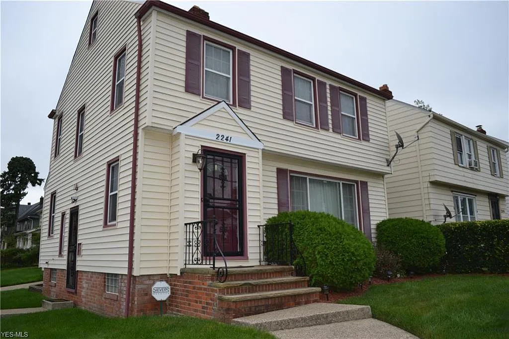 2241 N Taylor Rd photo 1