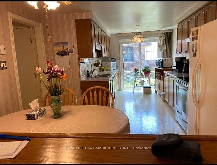 583 Edinburgh Rd S — Photo 3