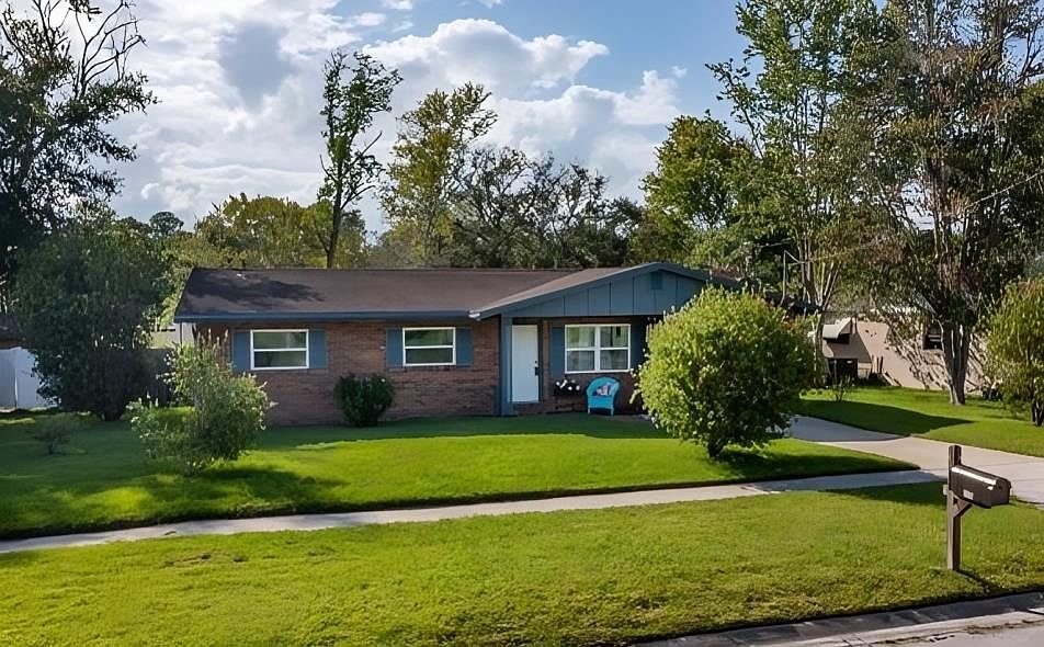 2nd image of 175 Capella Rd