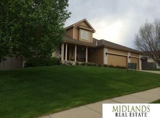 2305 Plymouth Rock Rd, Bellevue, NE 68123