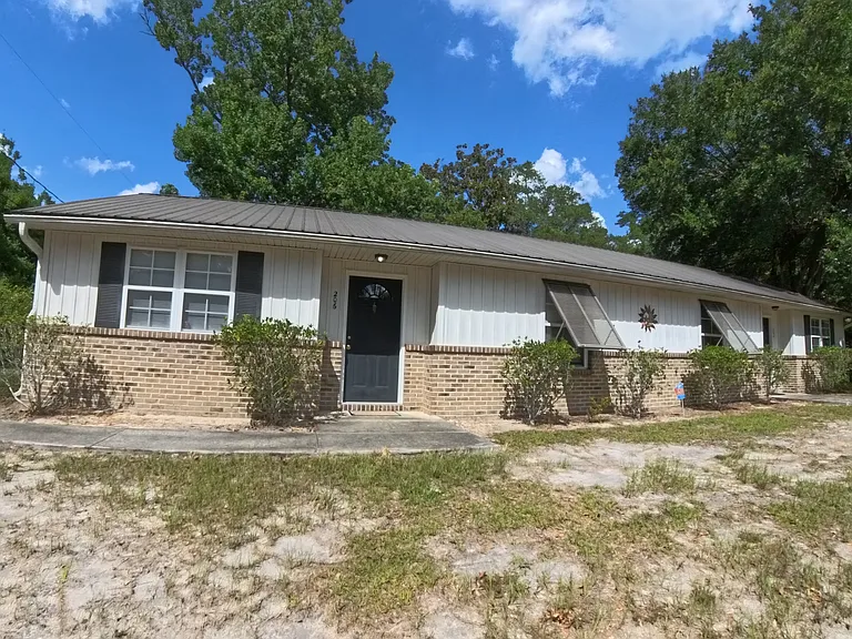 204-206 Perry Rd — Photo 1
