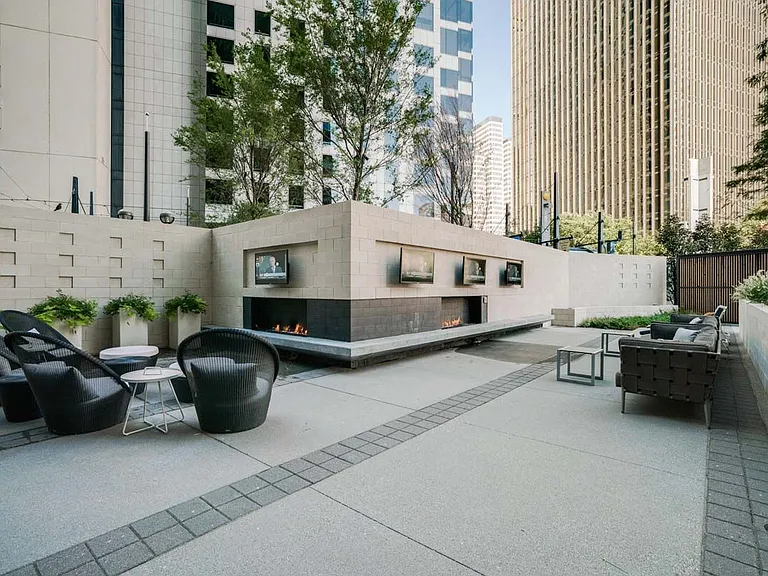 One Dallas Center — Photo 26