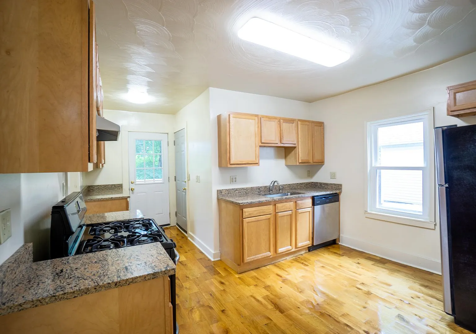 107 Bristol Apt 2 - Available 7/1/27 - Back Upper Deck Overlooking Thornden Park — Photo 3