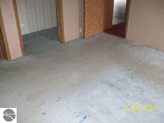 4th image of 5682 Jeanette Dr