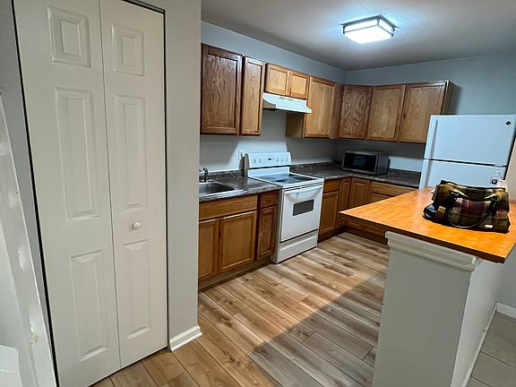 5th image of 207 Newtowne Sq