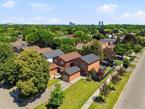 2nd image of 291 Woodlawn Cres