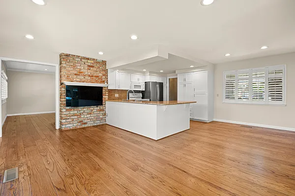 5525 Amby Dr — Photo 4