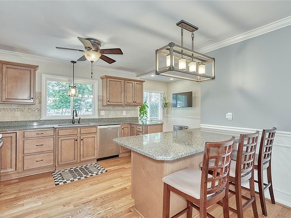 4th image of 25 Lake Lea Rd