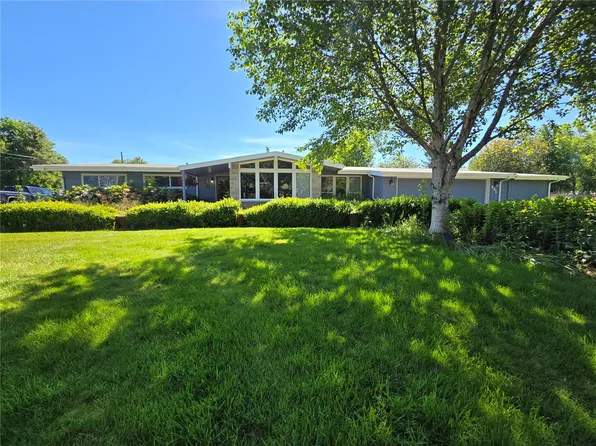 631 5th Avenue, Forks, WA 98331