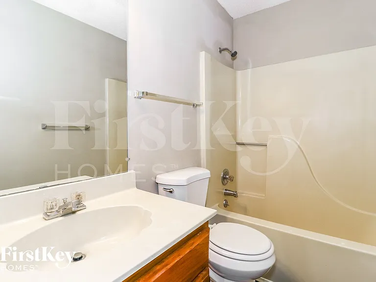 5672 Riverhead Ave — Photo 14