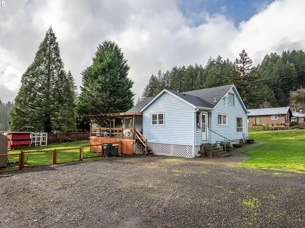 88183 Chestnut St, Mapleton, OR 97453
