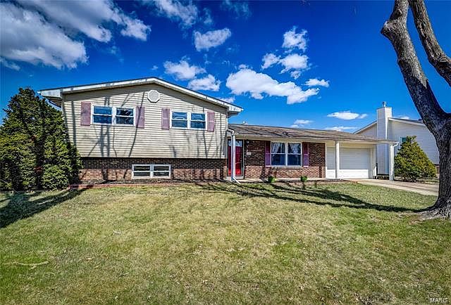 1st image of 37 Chateau Dr