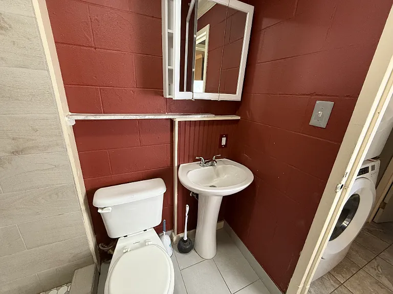2455 Gervais St #B — Photo 16