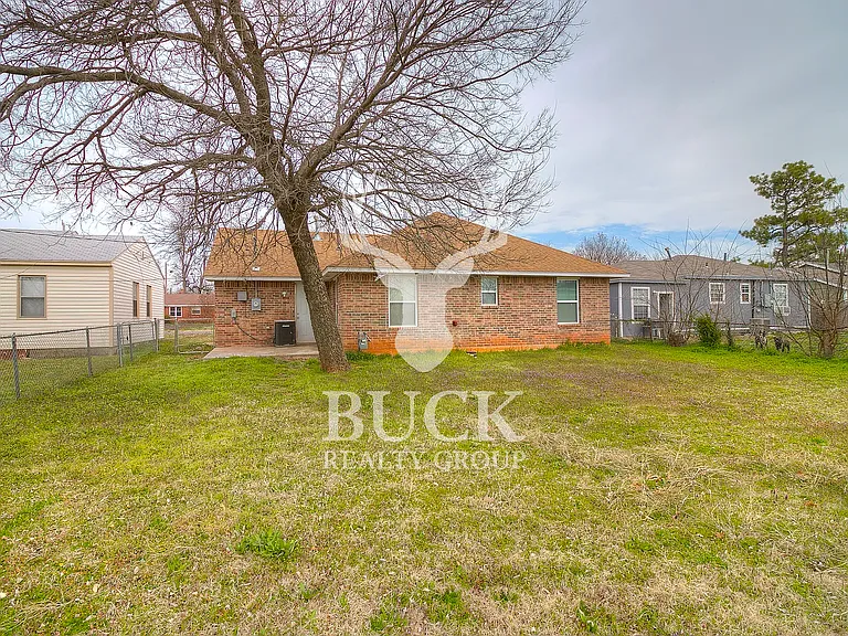 1201 Stansell Dr — Photo 31