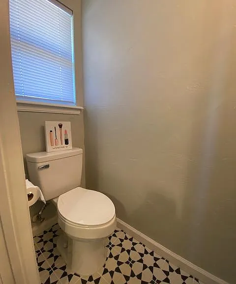 1100 Elmhurst Dr — Photo 16