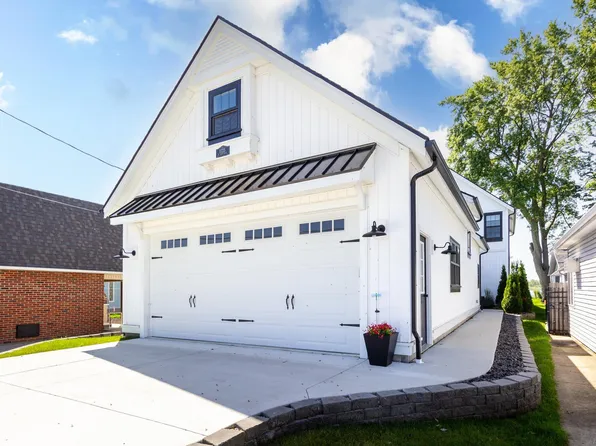 10215 Saint John Dr, Algonac, MI 48001