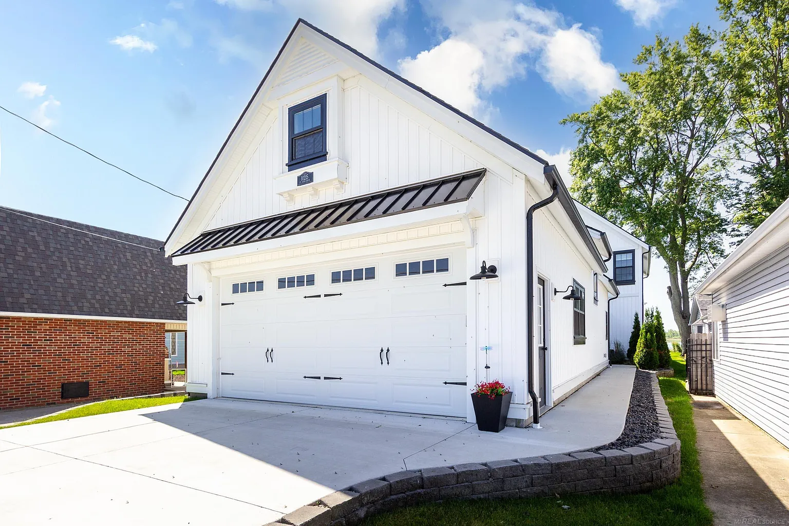 10215 Saint John Dr photo 1