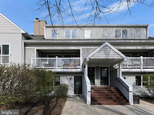 23 Academy Ct, Pennington, NJ 08534