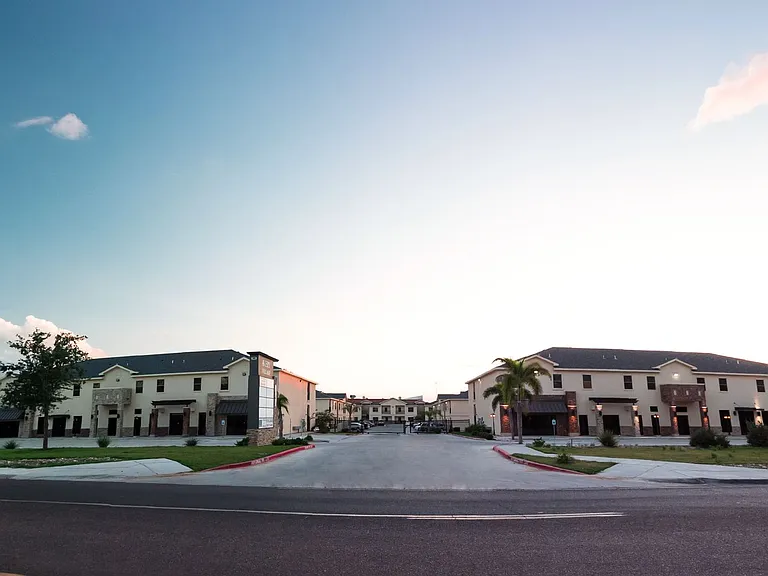 Avery Village Apartments & Townhomes — Photo 1