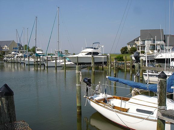 35x15 boat slip conveys