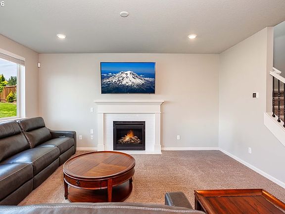 4th image of 3701 S 39th Pl