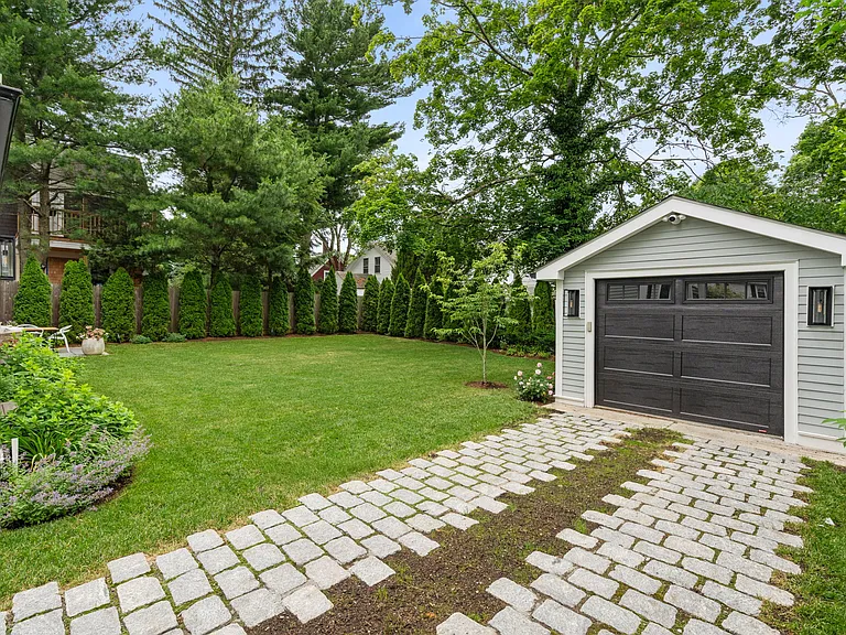 8 Bates Ct — Photo 38
