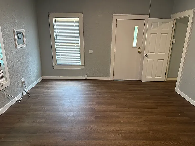 1304 E Clay St — Photo 17