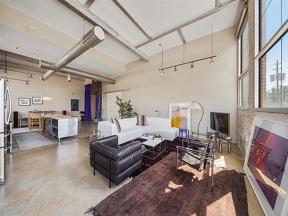 3rd image of 1312 Live Oak St APT 101